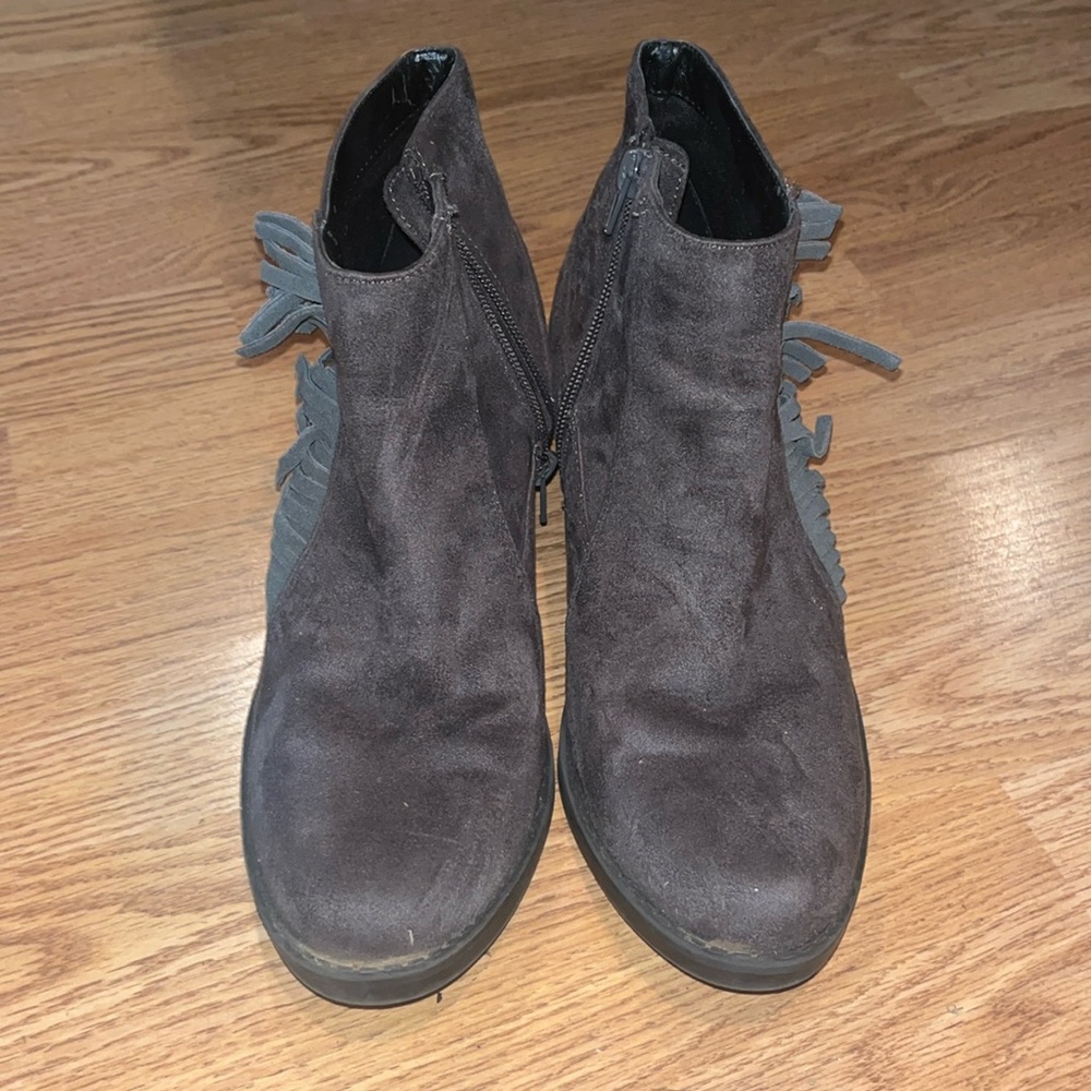 Women’s grey booties
